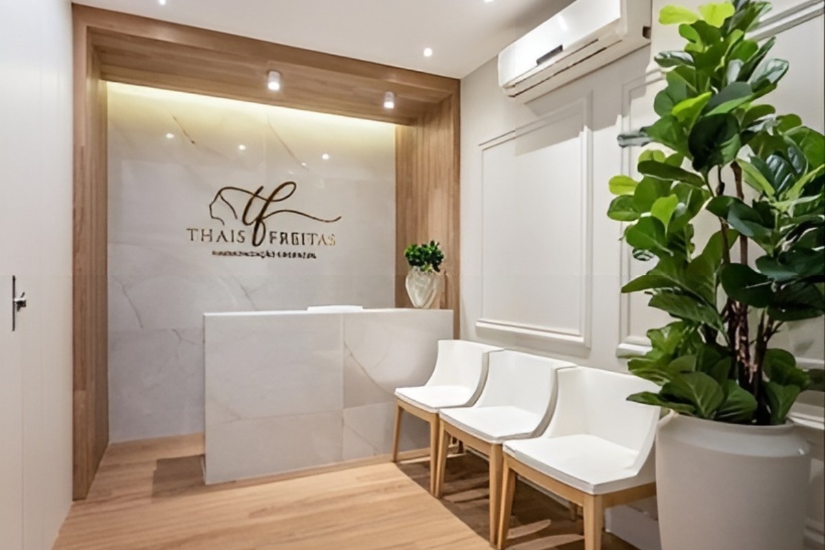 Thiết kế phòng lễ tân trong văn phòng nhà ống