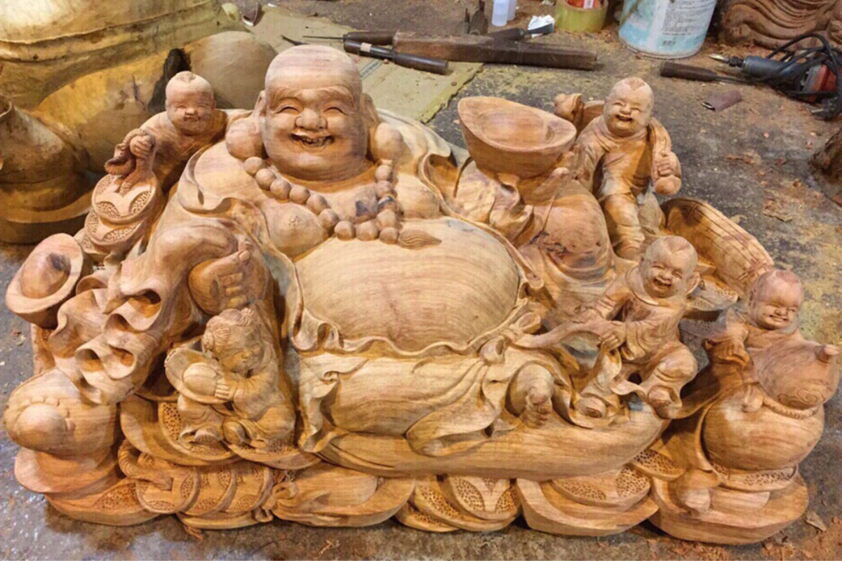 Gỗ xá xị được thiết kế theo các tượng phong thủy, tượng phật...