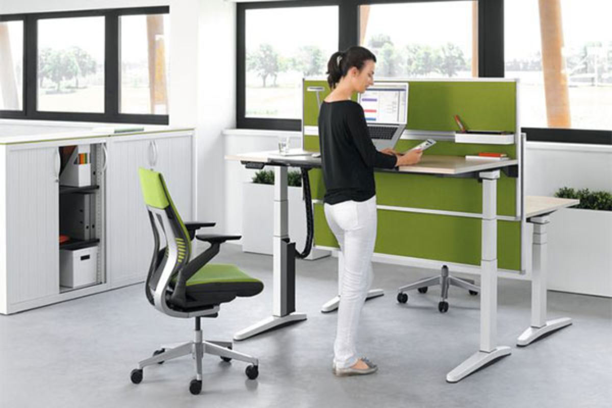 Bàn ghế ergonomic giúp giảm hành vi ít vận động có hại