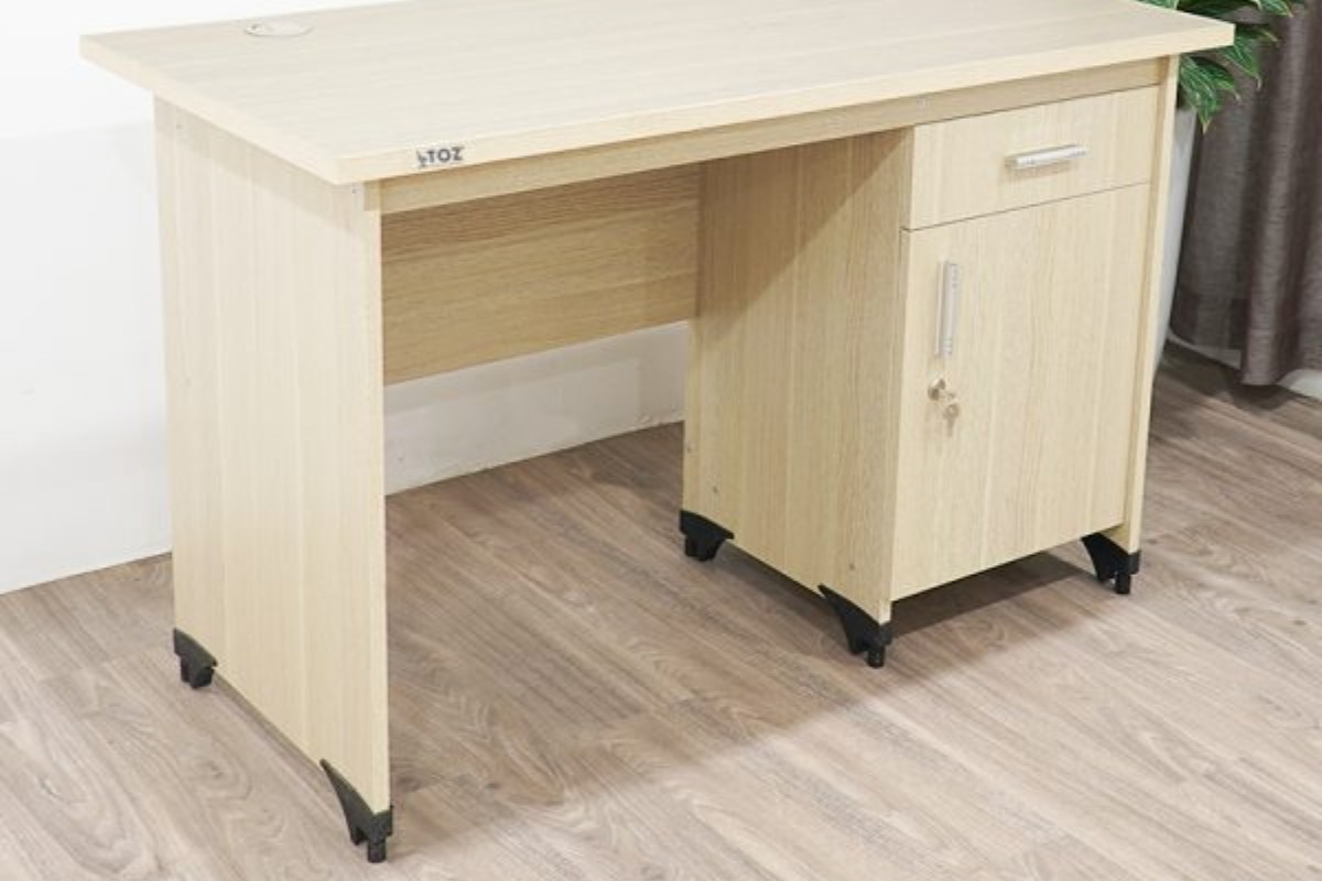 Bàn làm việc có bánh xe tiện ích di chuyển