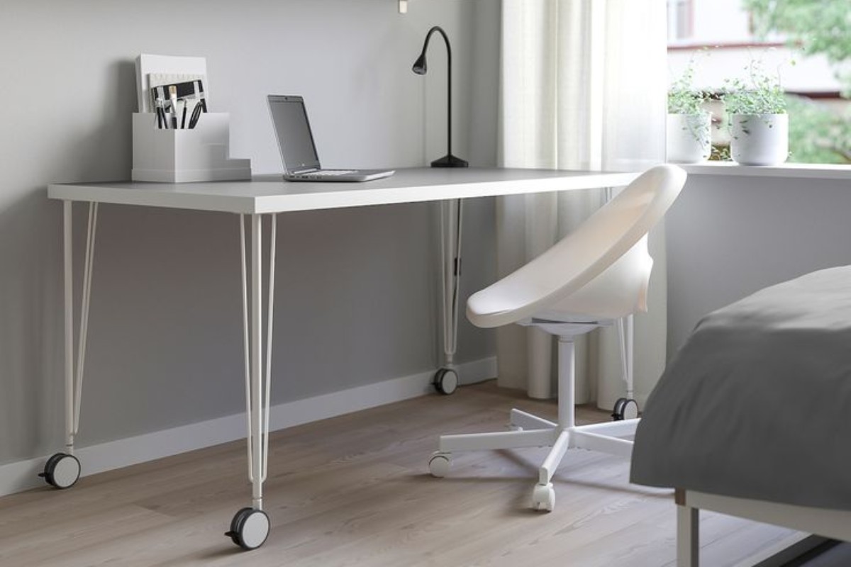 Bàn làm việc di động của Ikea