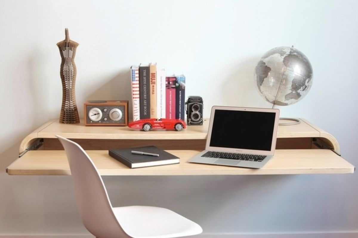 Bàn làm việc gấp gọn treo tường thuận tiện