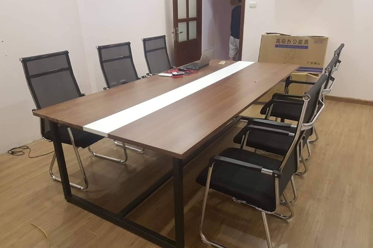 Mua bàn làm việc cũ với thiết kế đơn giản