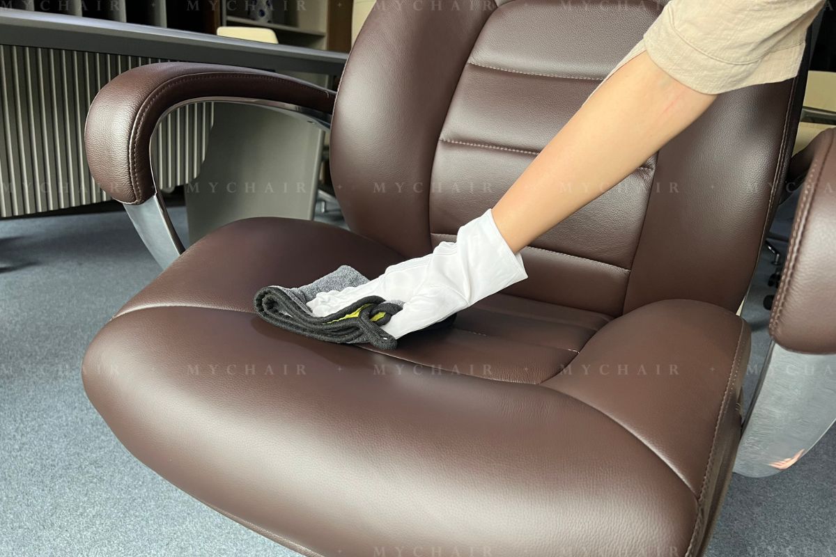 Hướng dẫn cách vệ sinh và bảo dưỡng để gia tăng tuổi thọ của ghế da PU