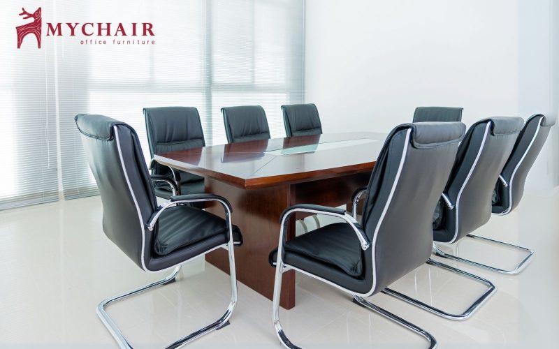 Giá ghế chân quỳ cho văn phòng khá hợp lý