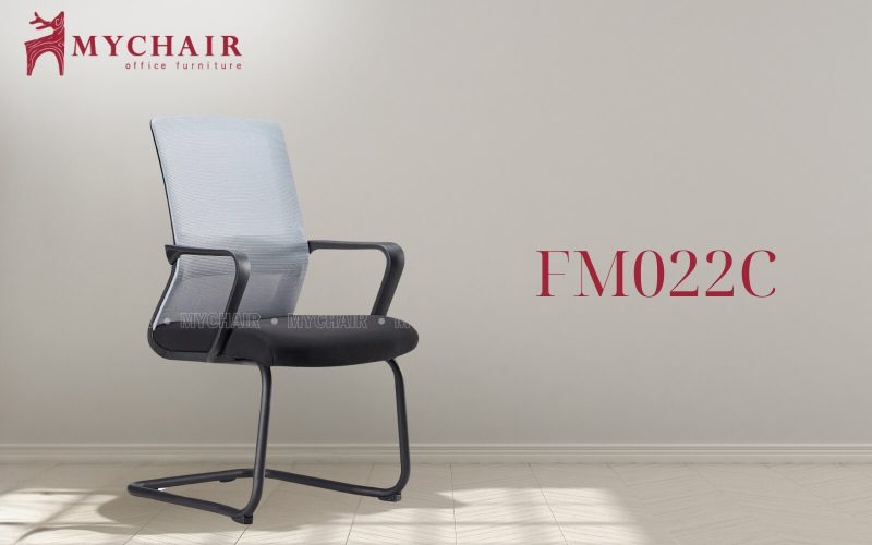 MyChair FM022C màu xanh đẹp với dáng quỳ hiện đại
