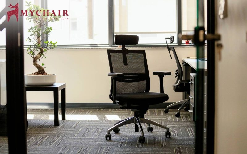 Ghế xoay lưới có tựa đầu tạo sự thoải mái khi ngồi làm việc Ghế xoay lưới tựa đầu thư giãn tạo sự thoải mái khi ngồi làm việc