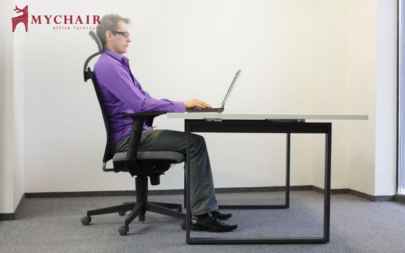 Nên tránh thói quen vắt chéo chân trong thời gian dài Nên tránh thói quen vắt chéo chân trong thời gian dài