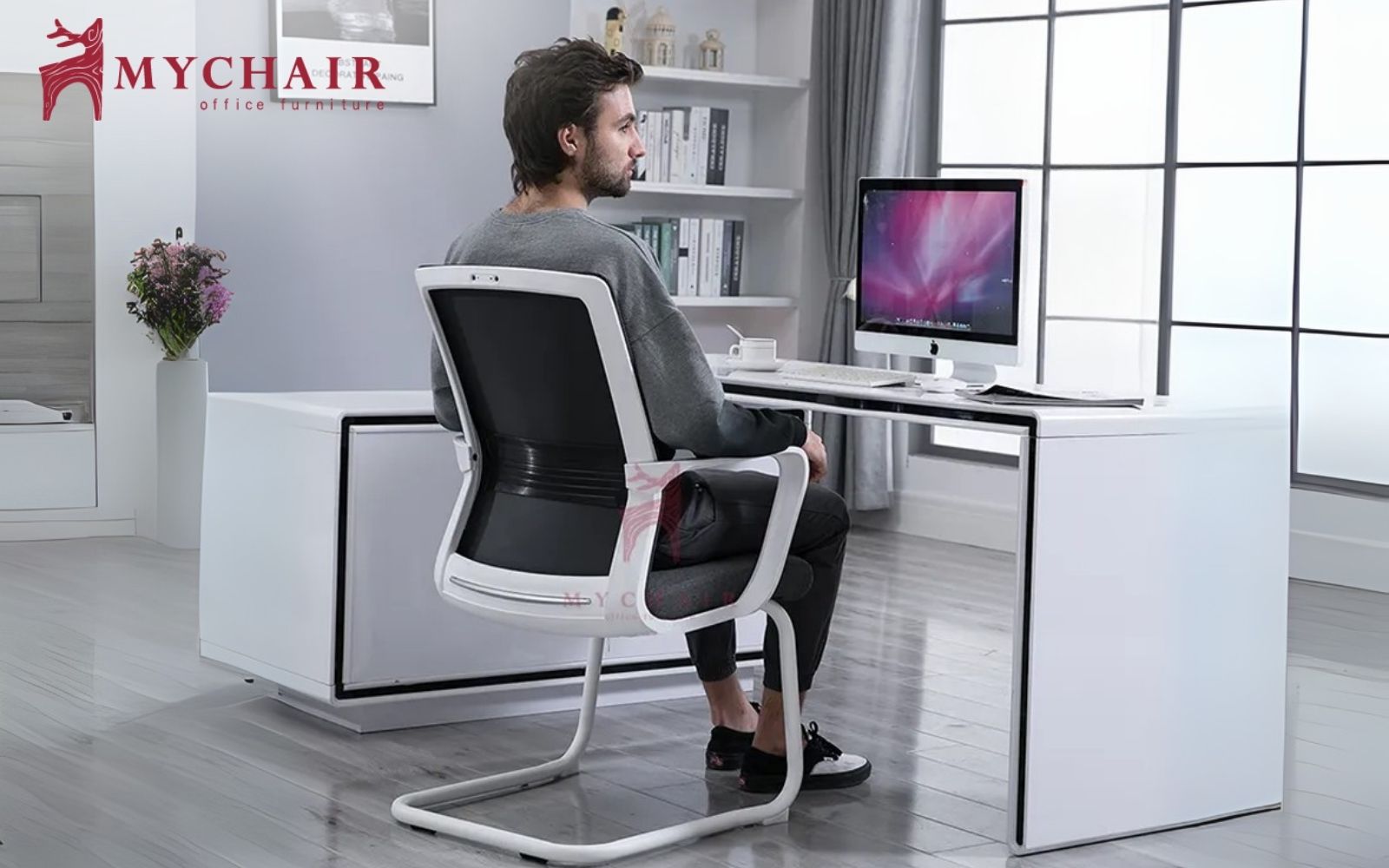 Ghế cần vừa tầm bàn, đảm bảo sự ổn định và thoải mái khi làm việ Kích thước và chiều cao phù hợp