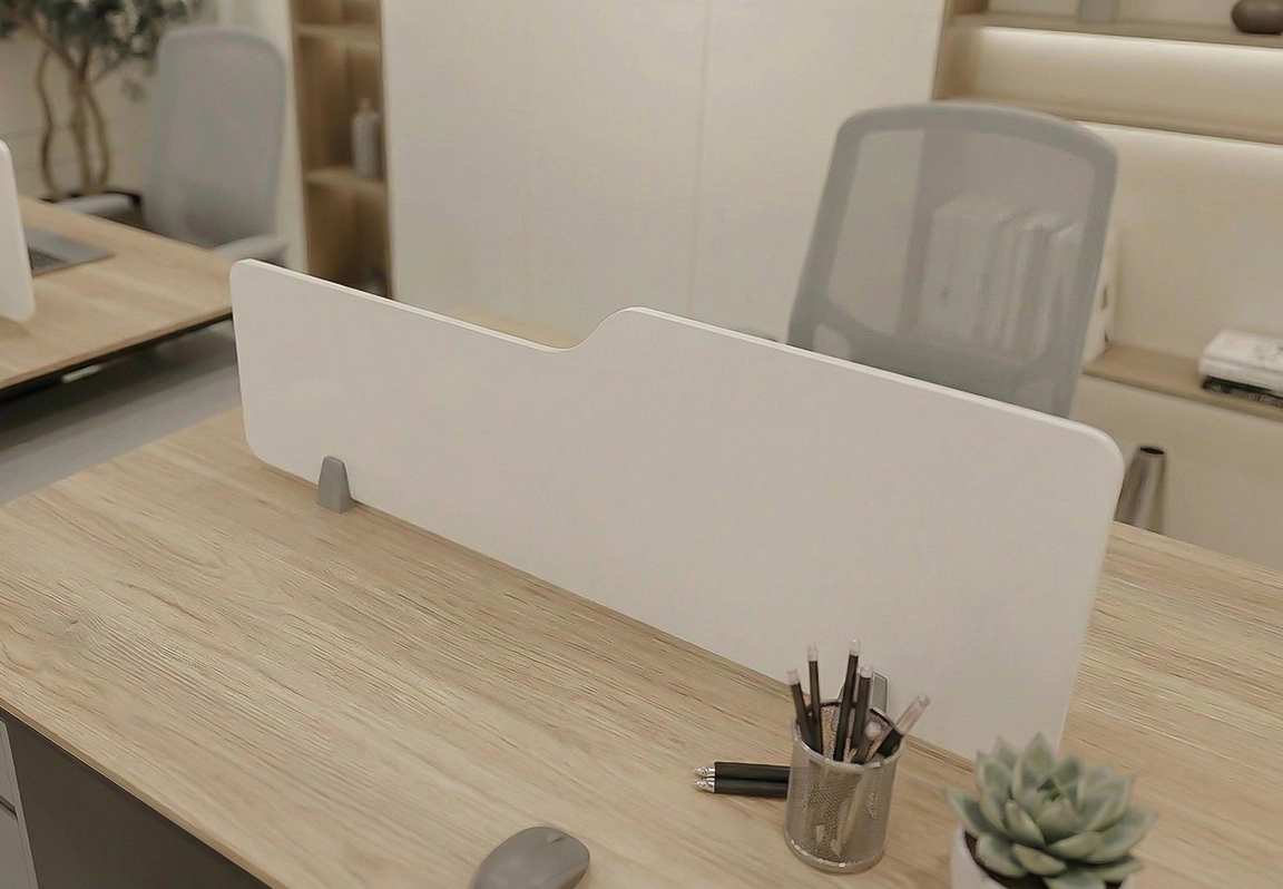 b&agrave;n nh&acirc;n vi&ecirc;n mc61e