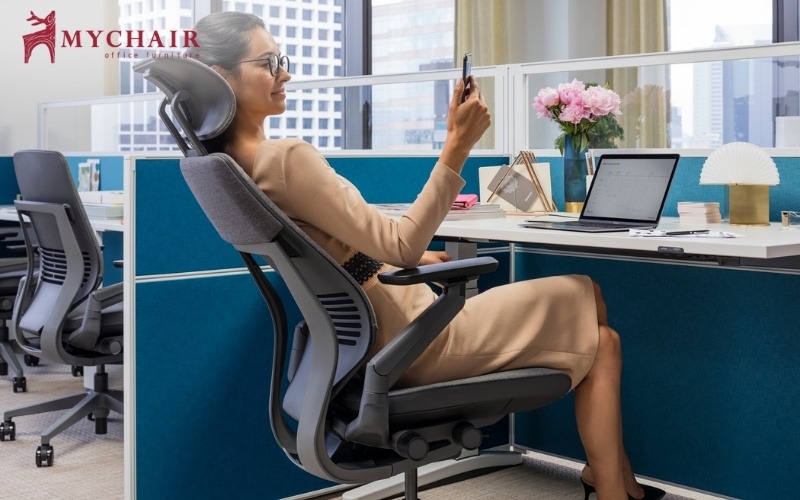 Ghế lưới văn phòng hỗ trợ giảm thiểu áp lực lên cột sống và các vùng cơ Ghế xoay văn phòng lưng lưới tốt cho sức khỏe người làm công sở