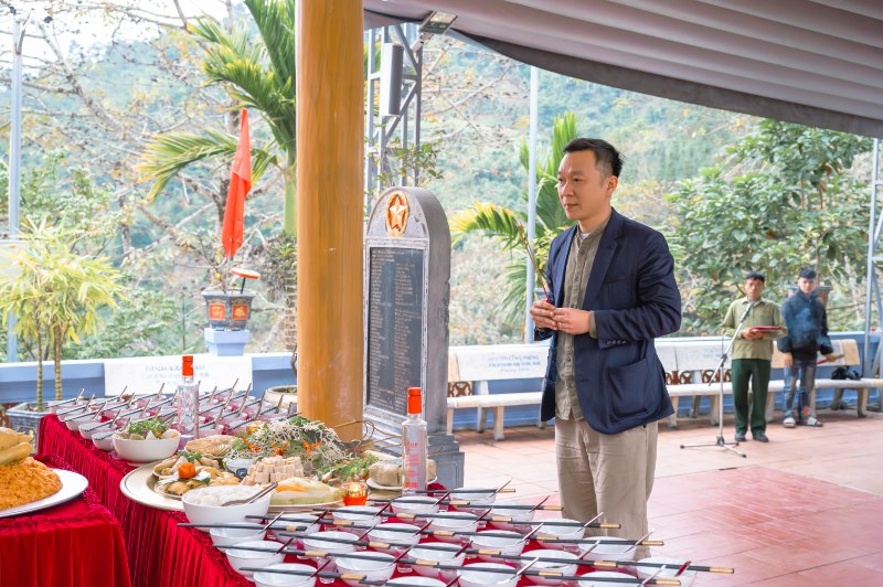 tổng giám đốc mychair làm lễ dâng hương tri ân các Anh hùng Liệt sĩ