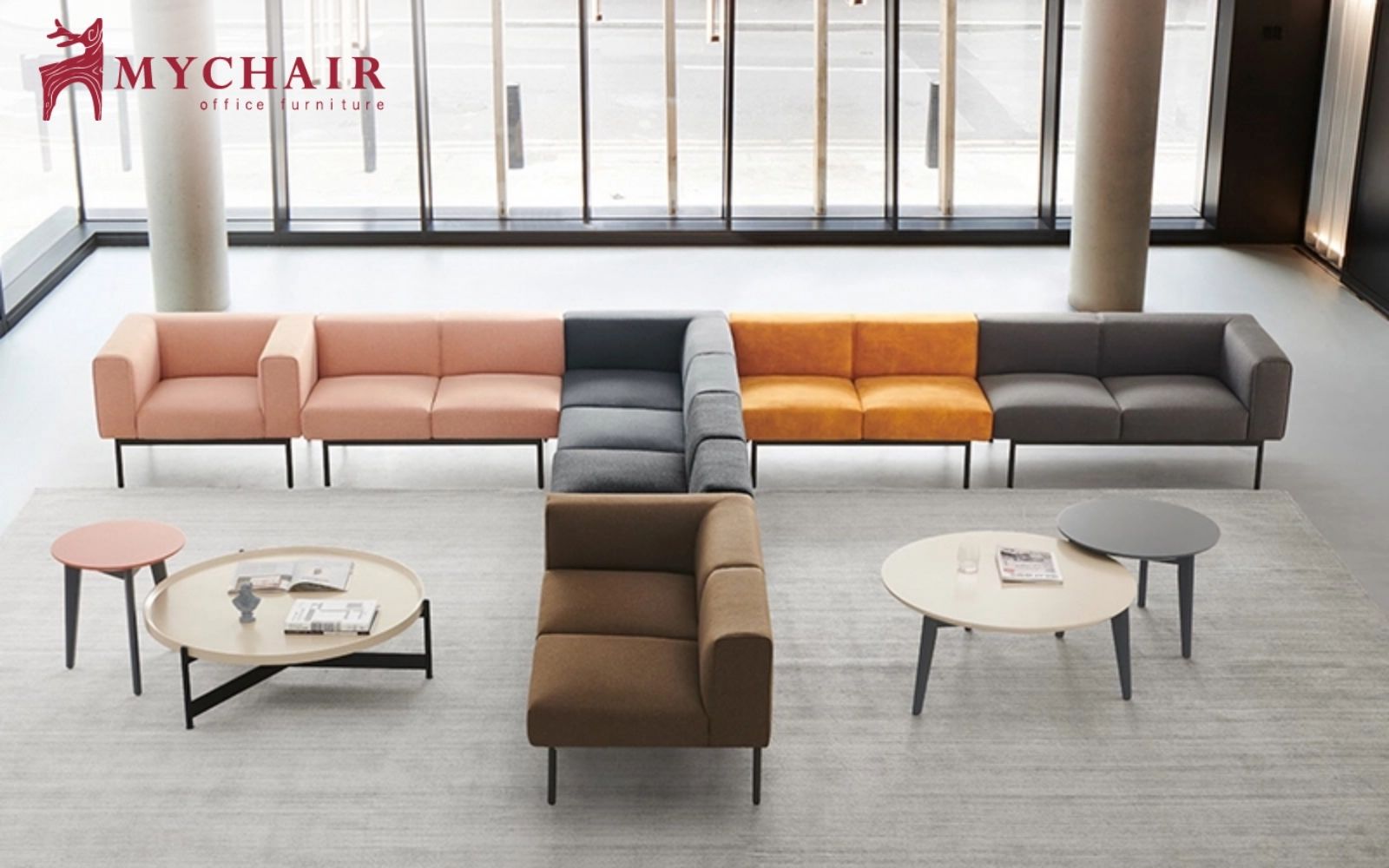 Bề mặt mềm mại tạo cảm giác ấm áp và gần gũi cho phòng khách gia đình