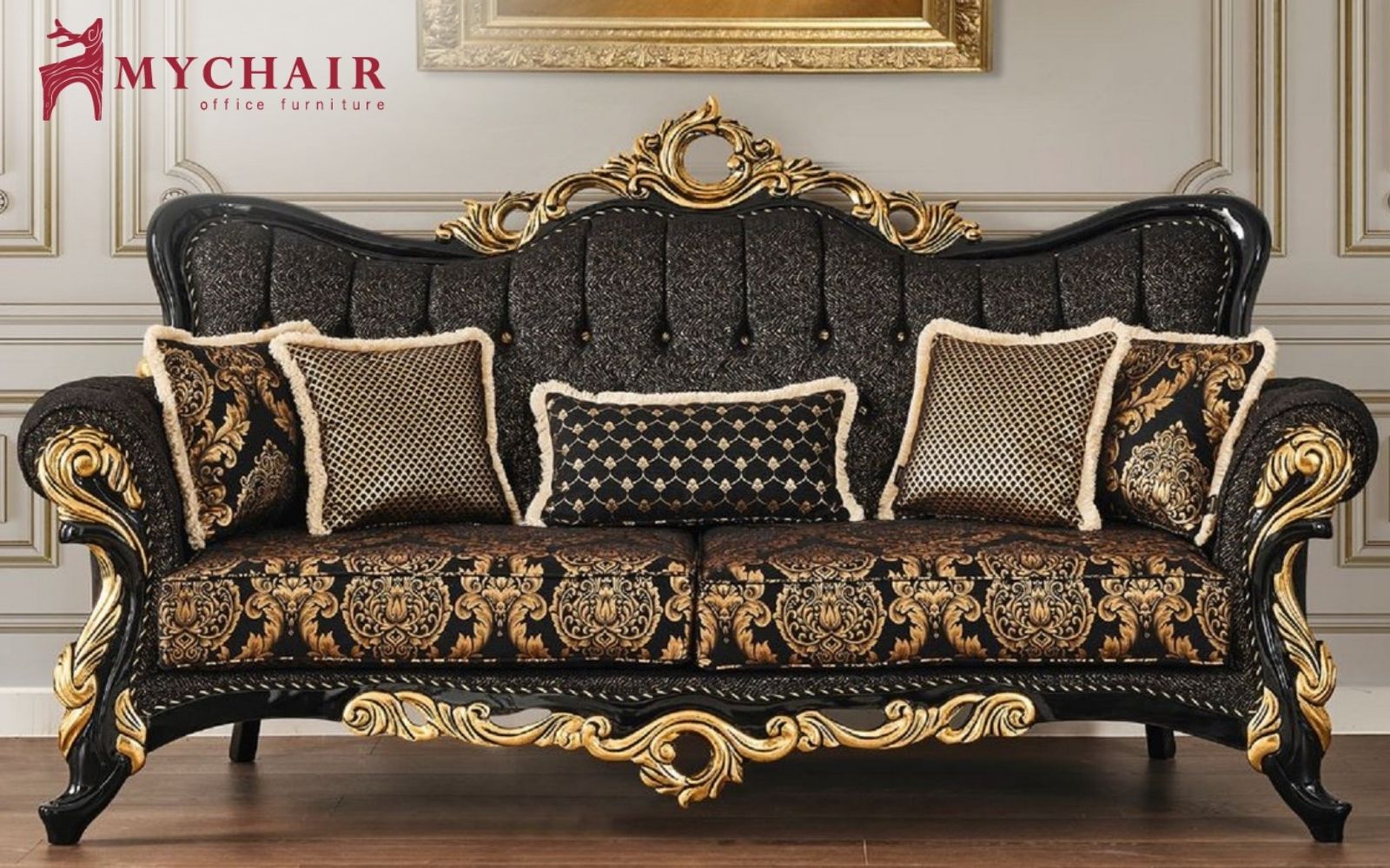 Sofa vải gấm tạo vẻ sang trọng, phù hợp không gian phòng khách cổ điển