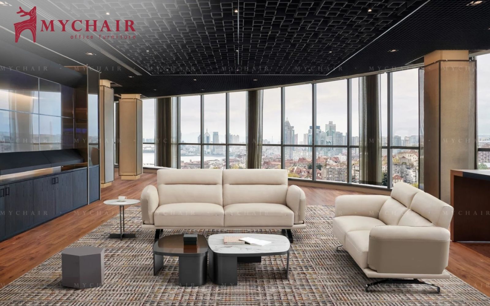 Ghế sofa màu trắng giúp không gian sáng thoáng